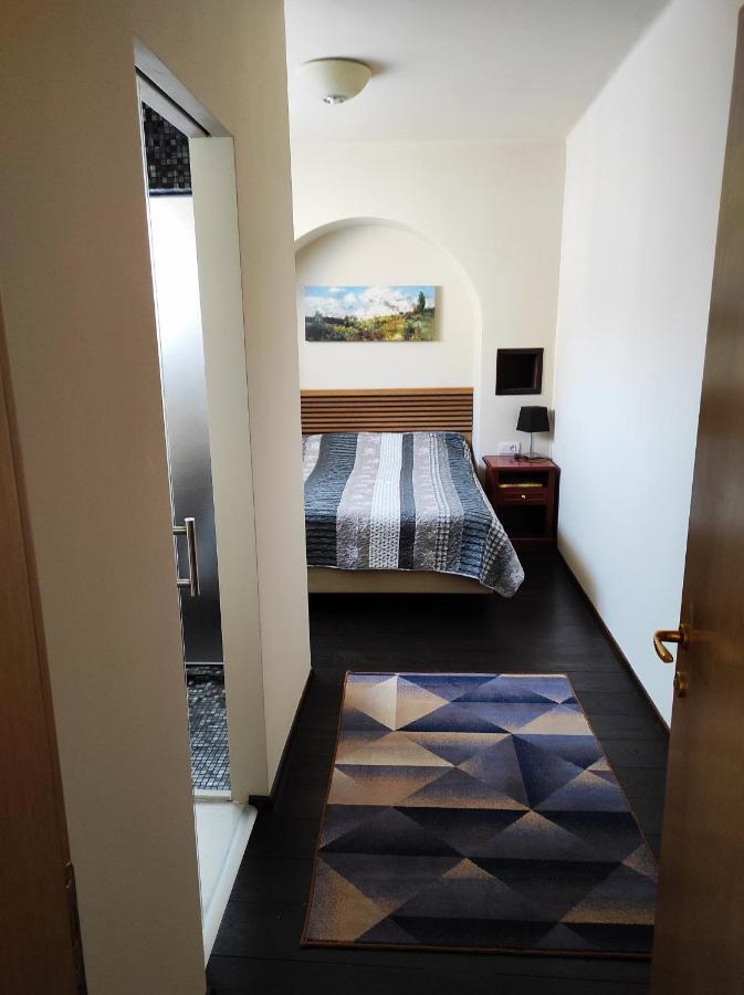 Robi Studio Brasov Luaran gambar